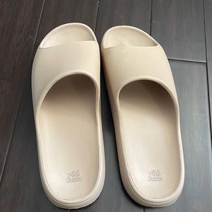 Wild fable size 9 slides